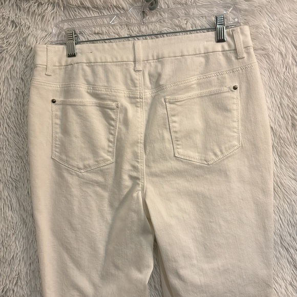 Chico’s Embroidered So Slimming Girlfriend Slim Leg Crop Size 8 - Picture 6 of 8